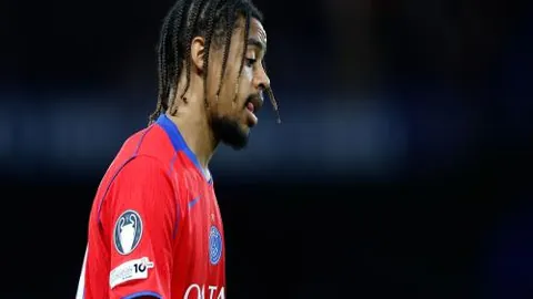 王楚钦香港总决赛拼争激烈，两胜在握，冲刺四冠荣耀！